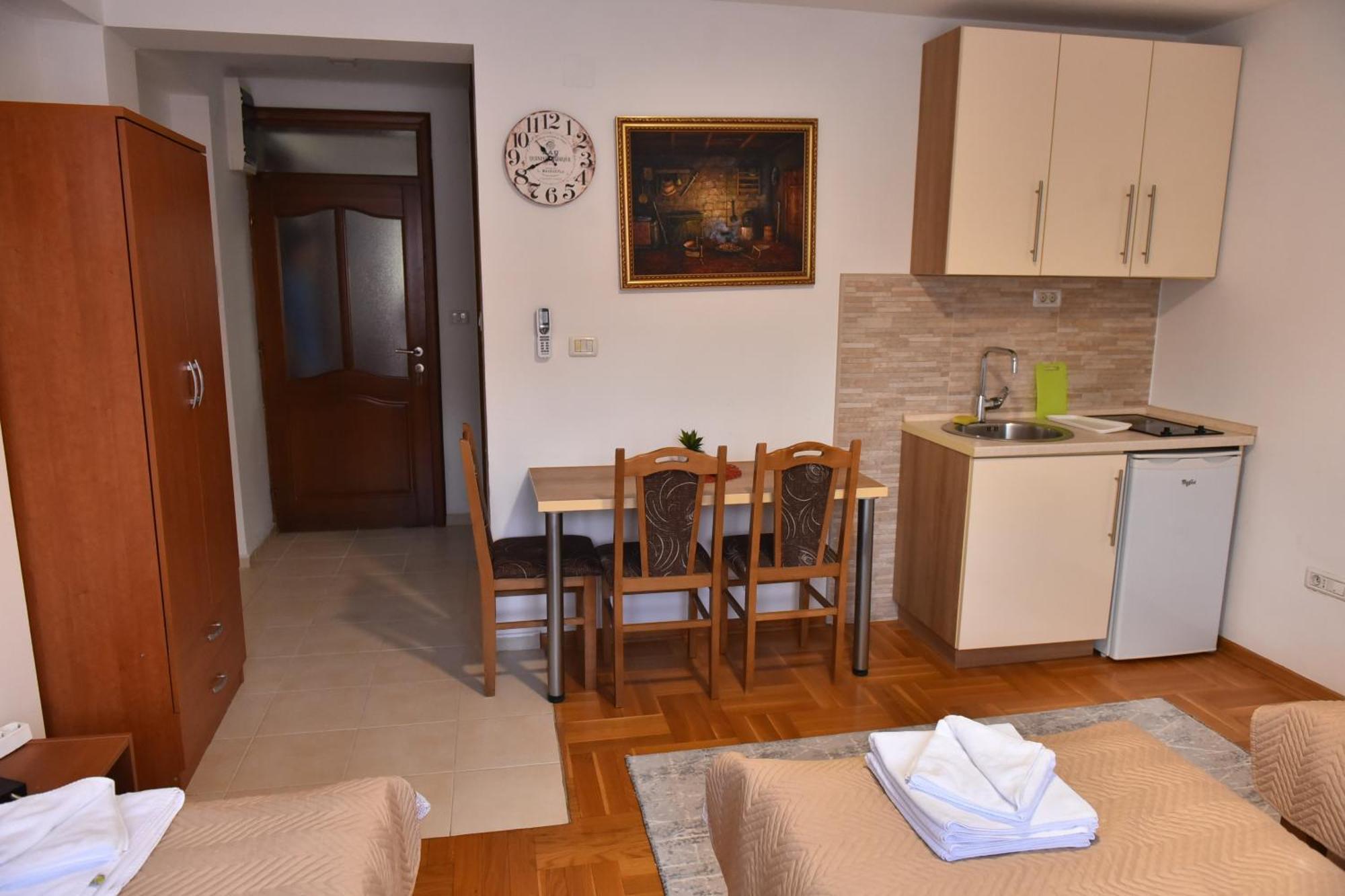 Apartments Ravno Plužine Cameră foto