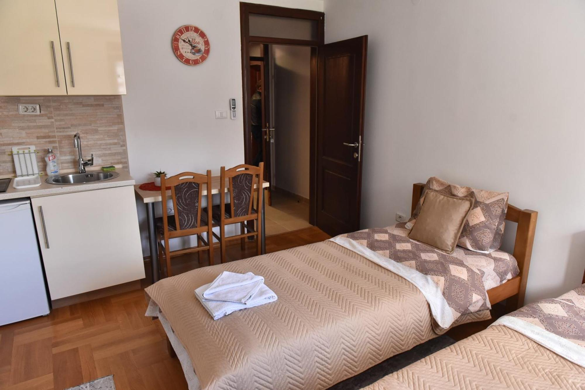 Apartments Ravno Plužine Cameră foto