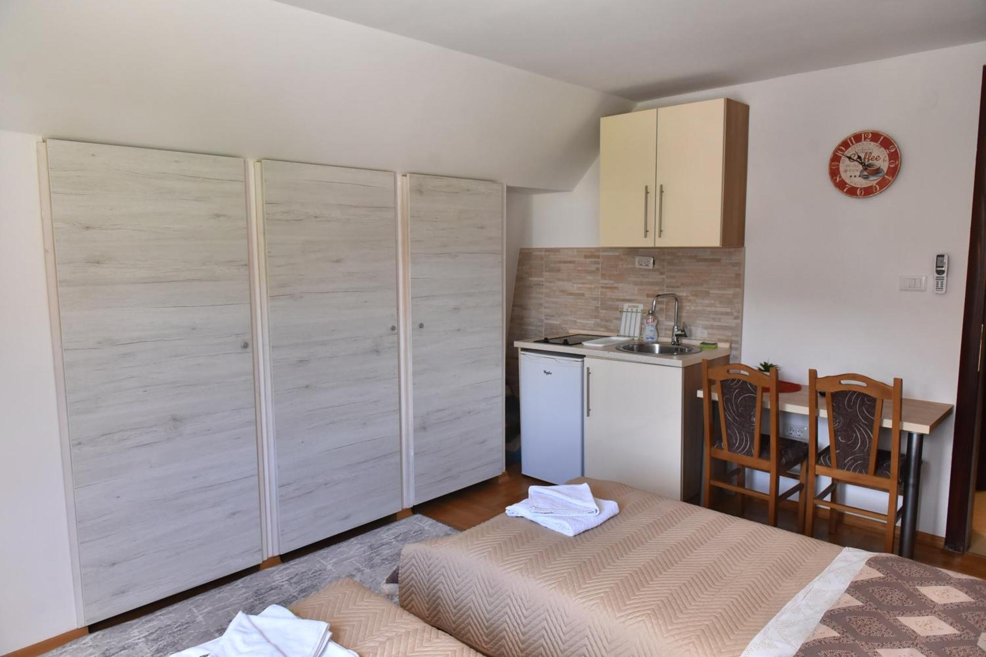 Apartments Ravno Plužine Cameră foto